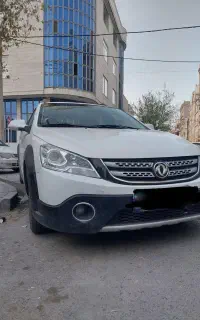 ماشینH30کراس سفید