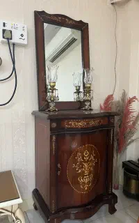 آیینه و کنسول