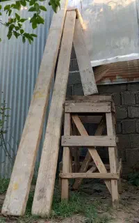 3 عدد زیر پایی و 2 عدد چهارپایه بنایی