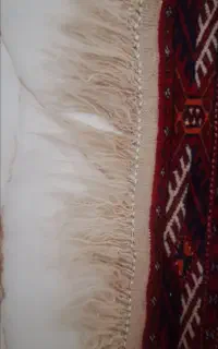 قالیچه دستبافت قرمز باقدمت ۹۰ساله ریز بافت