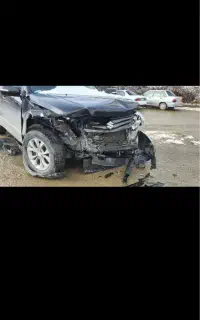 مشاوره و خریدار خودرو تصادفی نیاز به تعمیر