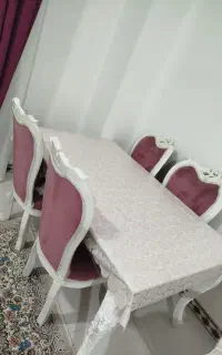 میز غذاخوری در حد نو