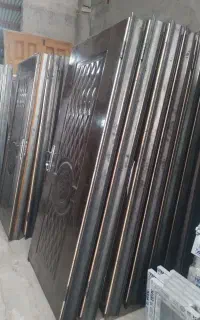 درب چوبی ورودی اتاق و پنجره pvc