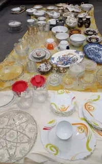 تعدادی ظروف درحد نو