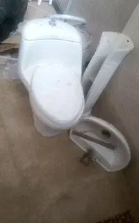 توالت فرنگی روشویی با شیر