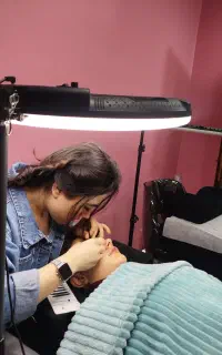 ثبت نام دوره های اکستنشن مژه و لیفت و لمینت