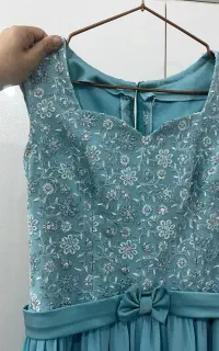 لباس مجلسی تمیز با گل برجسته