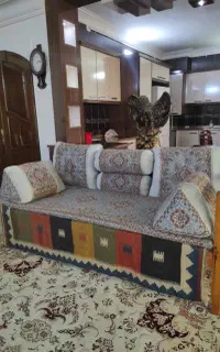 تخت سنتی به همراه خان سالار