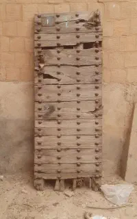 درب چوبی بسیار قدیمی