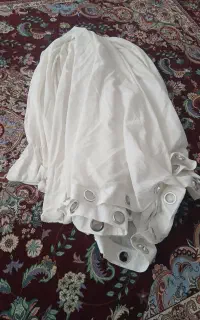پرده سفید سالم وپانچ اماده نصب با سرب