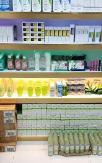 استخدام در فروشگاه پوستی