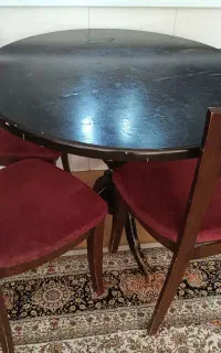 میز ناهارخوری با صندلی