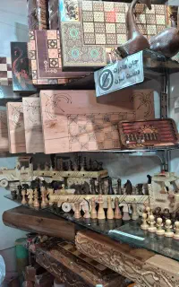 تخته نرد تاس مهره ساعت شنی نماد سرخ پوستی و