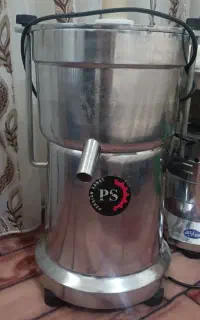 دستگاه آب میوه گیری