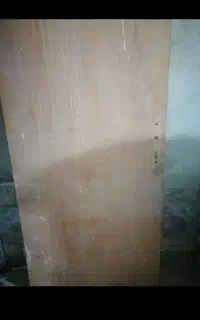 دو عدد در چوبی