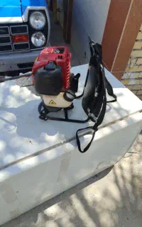 زدن علف های  باغ ویلا زمین و