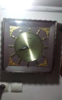 ساعت دیواری سالم و قدیمی و مدل کمیاب