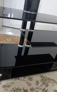 زیر تلویزیون شیشه‌ای