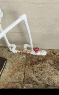 نصب پمپ و منبع ونصب شیرآلات و لوله کشی گاز و آب