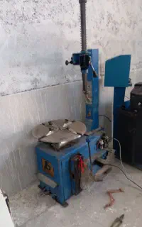 یک دستگاه بالانس و لاستیک درار