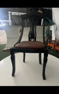 صندلی چوبی