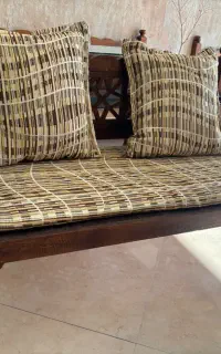 صندلی و میز چوبی سنتی