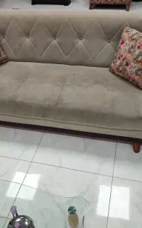 تعدادی لوازم به فروش می‌رسد
