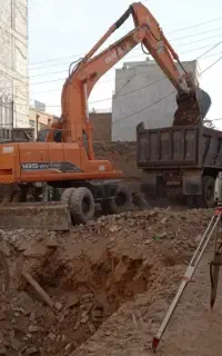 خاکبرداری وتخریب ساختمان