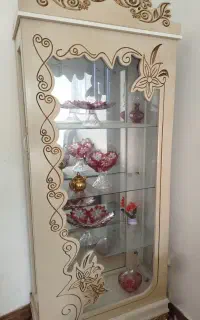 مبل هفت نفره و بوفه تاجدار