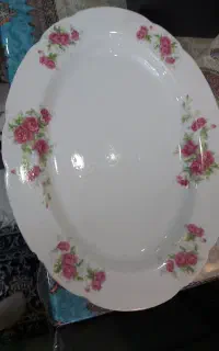ظروف چینی طرح گل سرخی و گل میخک