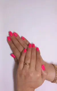 خدمات ناخن هدیه طراحی لنز رایگان برای مشتری جدید