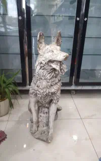 مجسمه سگ صحیح سالم‌
