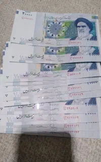 تعدادی اسکناس قدیمی