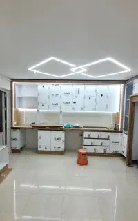 نورپردازی با لاینر آشپزخانه زیرکابینتی و کافه بار