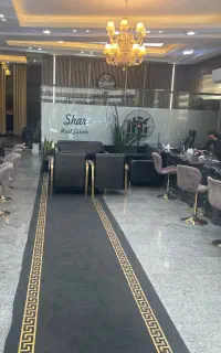 مدیر رنج خانم در دپارتمان بزرگ املاک شار