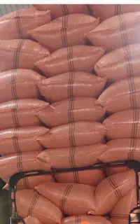 کاه درجه یک داخل انبار فله
