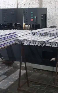 نیرو در  خط تولید نصب و درب و پنجره دوجداره upvc