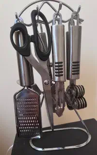 لگن و صافی و ابزار اشپزخانه
