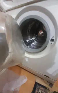 یک عدد ماشین لباسشویی  اسنوا  بفروش میرسد