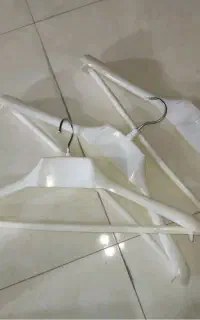 چوب لباسی سفید و مشکی پلاستیکی نو