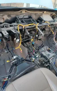 شاگرد برای برق اتومبیل نیمه ماهر