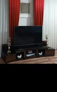 زیر تلویزیونی سالم نو.پرده دوخت مرتب و تمیز