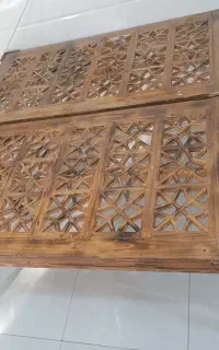 میز سنتی برای کافه