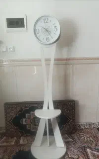 ساعت کنار سالنی