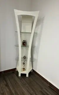 استند کنار سالنی