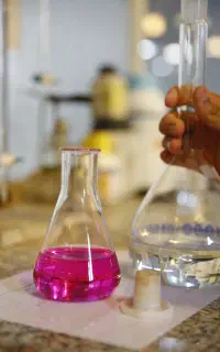 استخدام نیروی آزمایشگاه شیمی (لیسانس شیمی کاربردی)