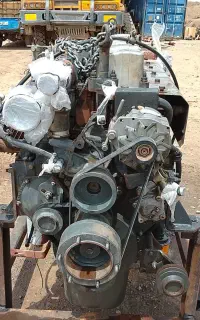 کمک مکانیک تعمیرگاه ماشین آلات معدنی
