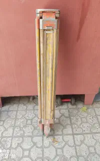 سه پایه دوربین نقشه برداری لایکا اصلی