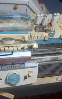 ماشین ژاکتبافی ژاپنی همراه با کشباف ومیز مربوطه