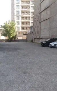 کار در پارکینگ عمومی
